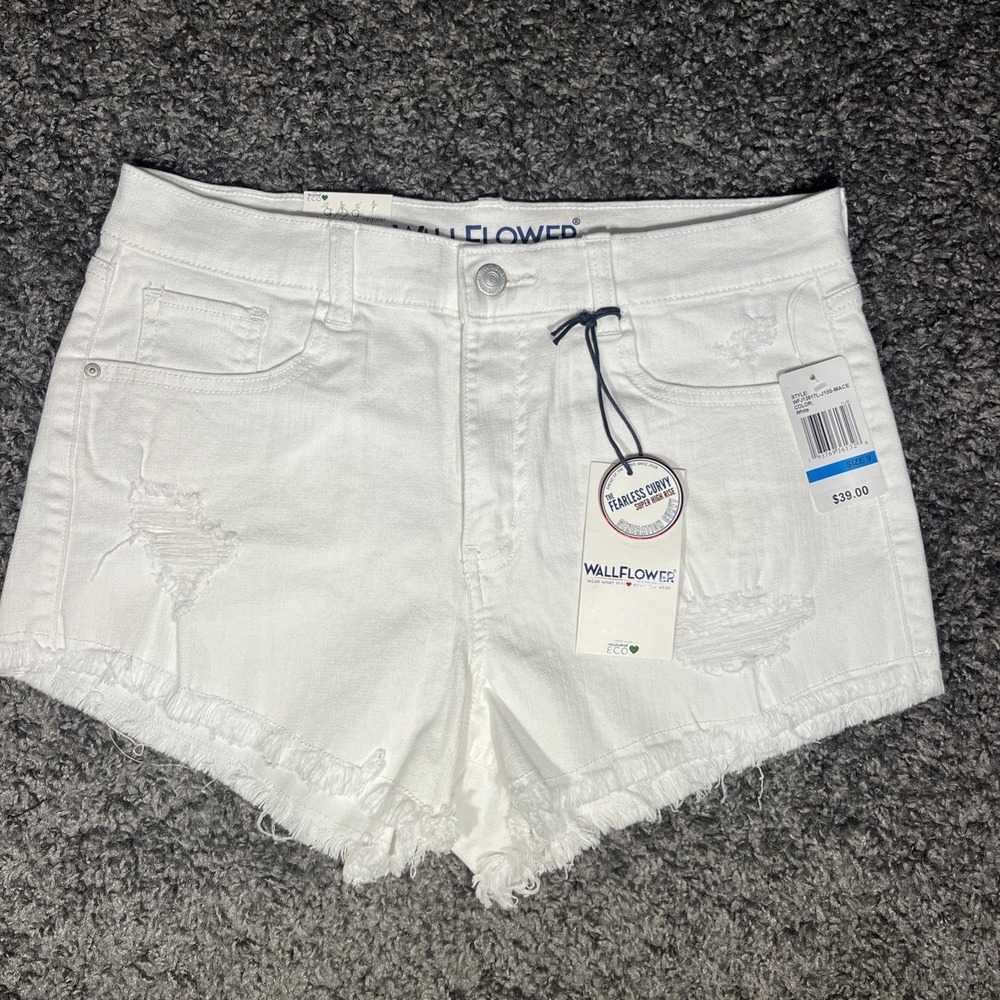 Wallflower Fearless Curvy High-Rise Size‎ 9 New White Distressed Cut Offs